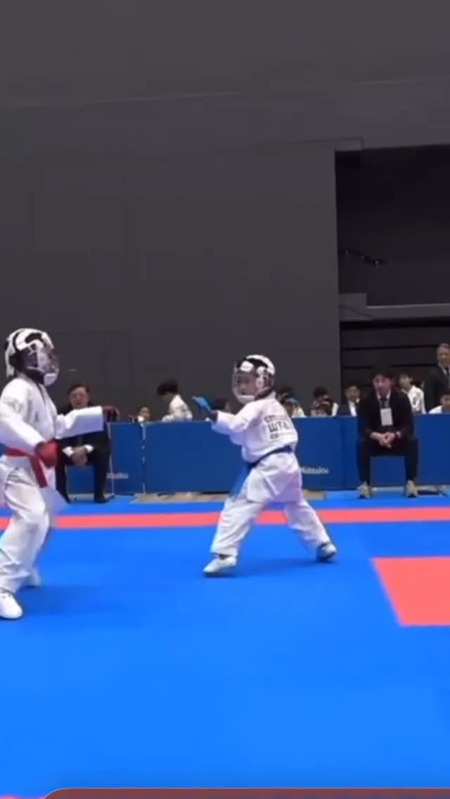 🦶→🤜→🦶→🦶→🦶